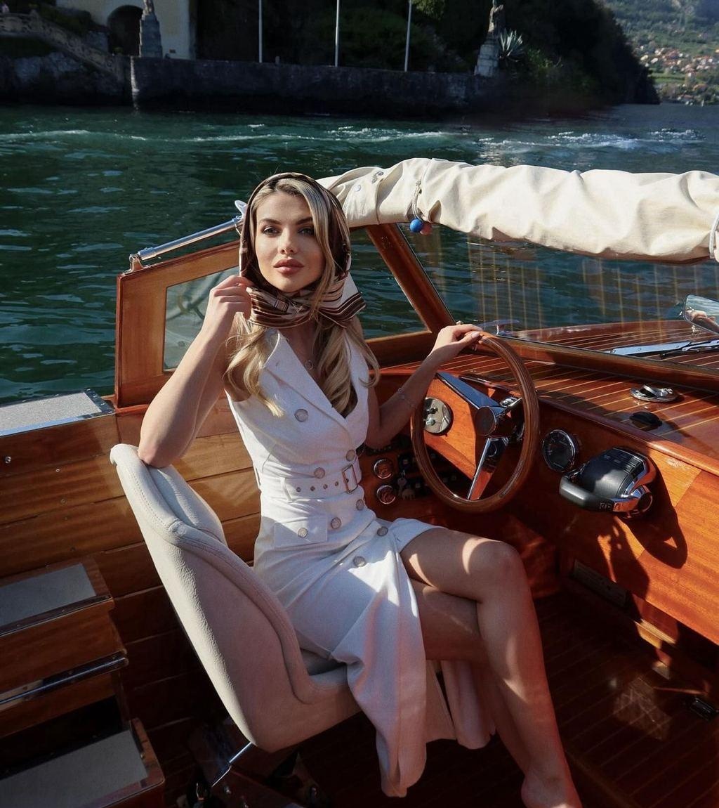 Яна привлекательная девушка из Яровое цена от 10000 руб