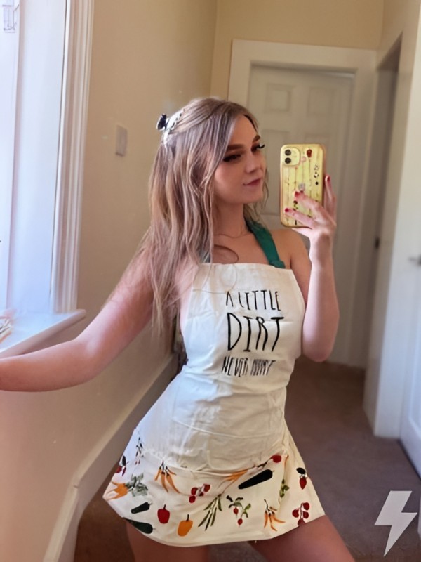 Софи привлекательная девушка из Яровое цена от 2000 руб