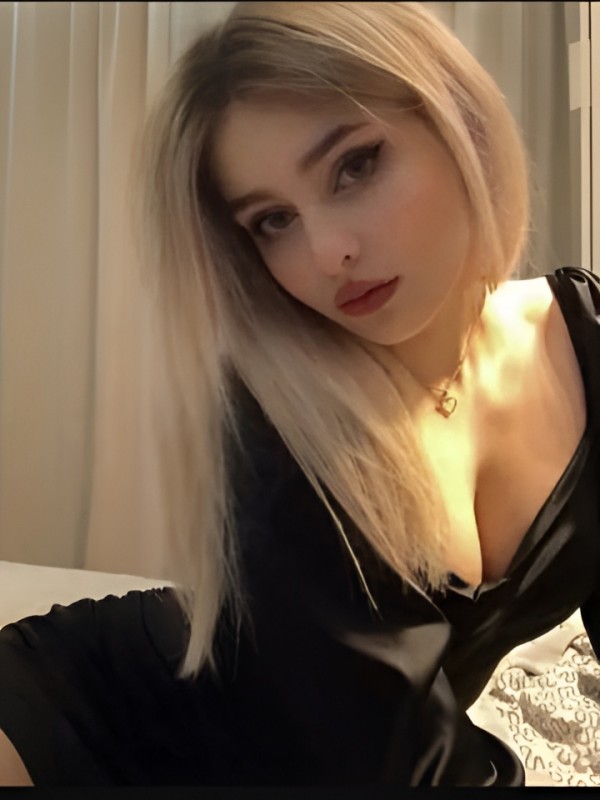 Устинья привлекательная девушка из Яровое цена от 5000 руб