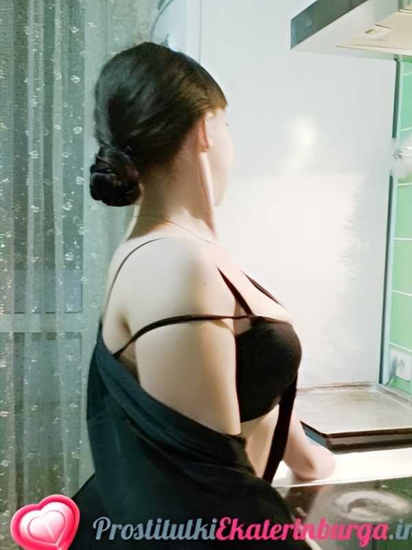 Юстина привлекательная девушка из Яровое цена от 2500 руб