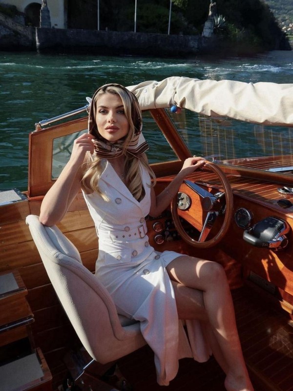 Яна привлекательная девушка из Яровое цена от 10000 руб